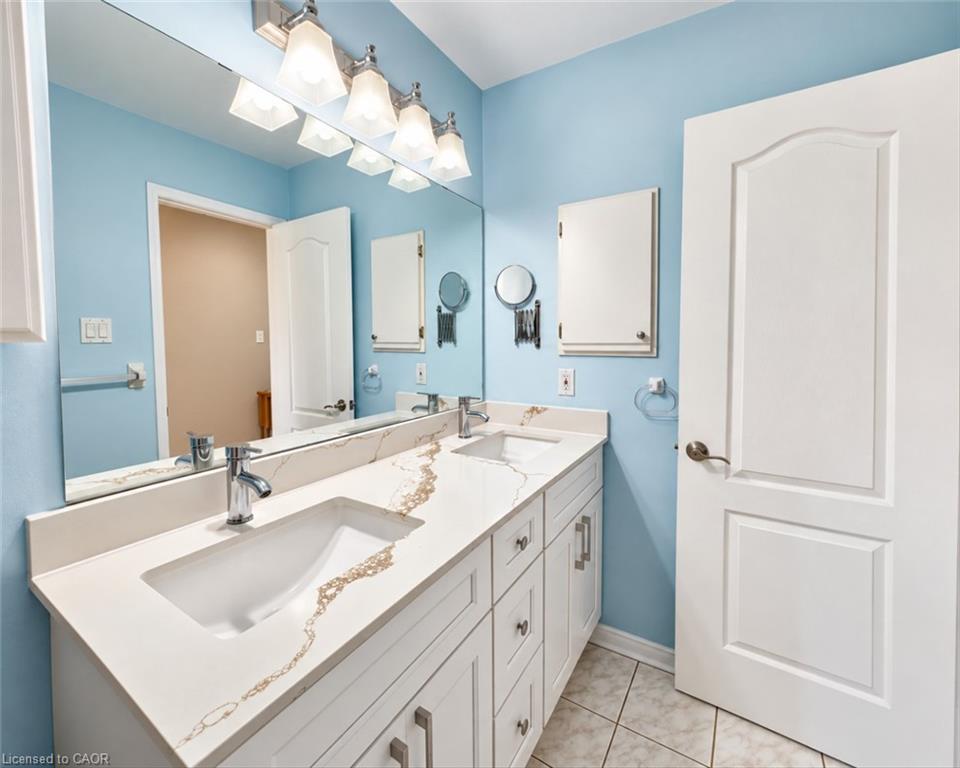 6143 Snowy Owl Crescent Property Photo 14