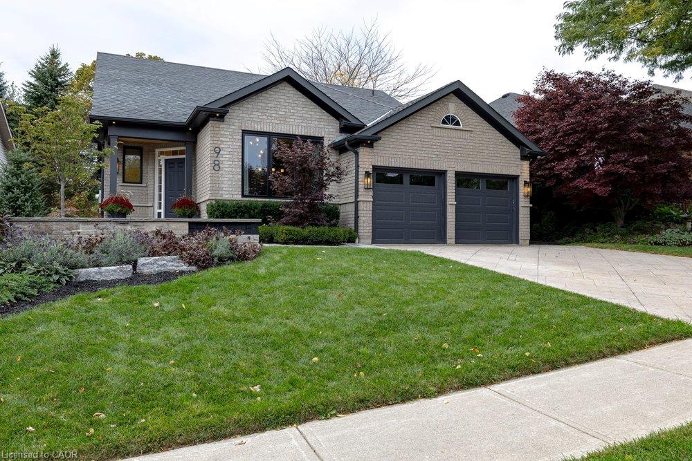 98 Moore Crescent Property Photo 2