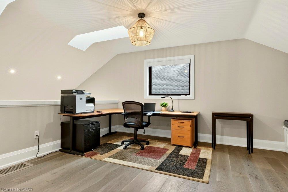 98 Moore Crescent Property Photo 28
