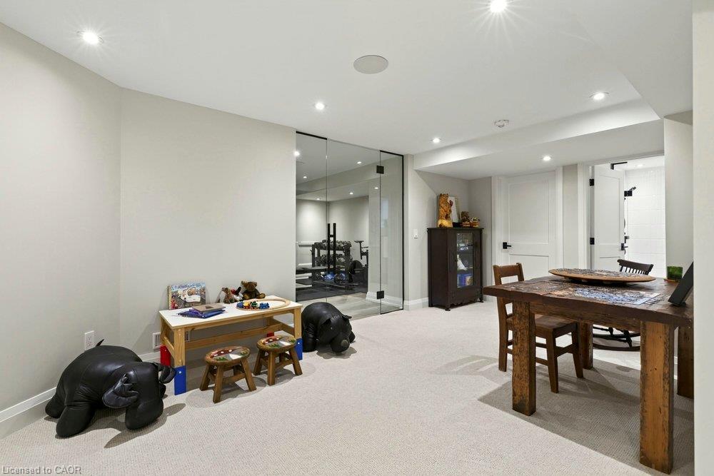 98 Moore Crescent Property Photo 40