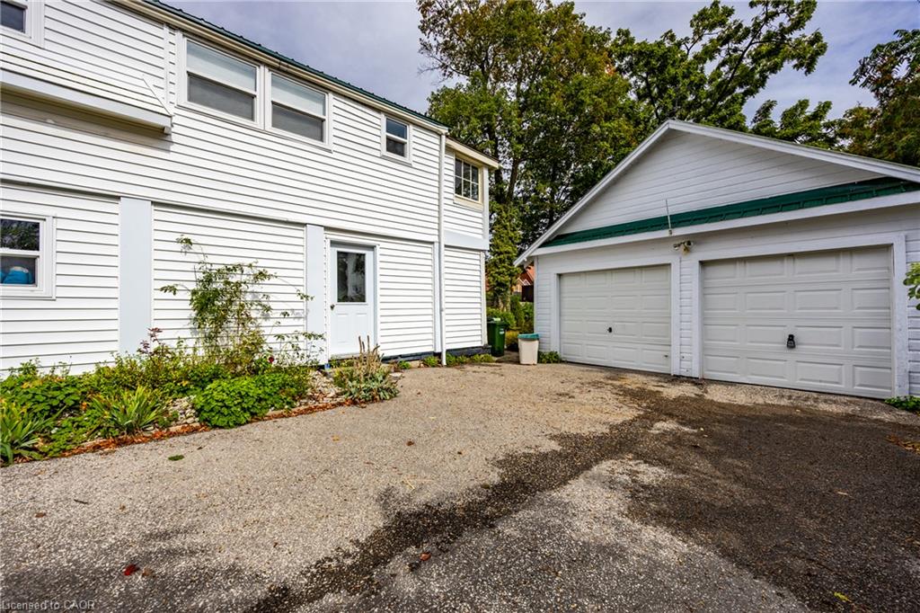 89 Talbot Street S Property Photo 3