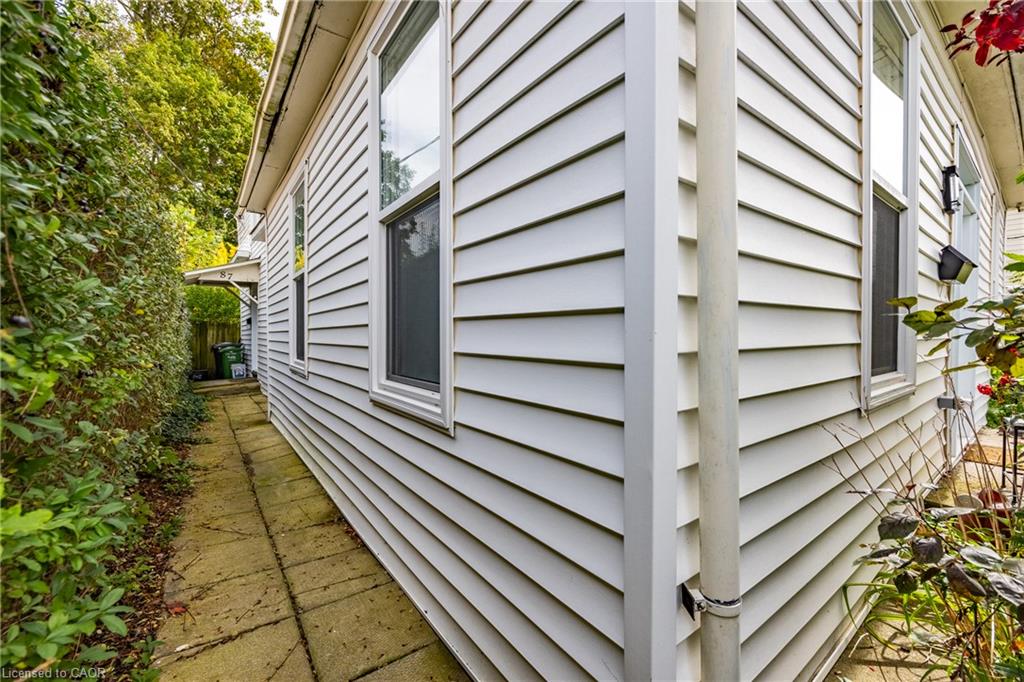89 Talbot Street S Property Photo 8