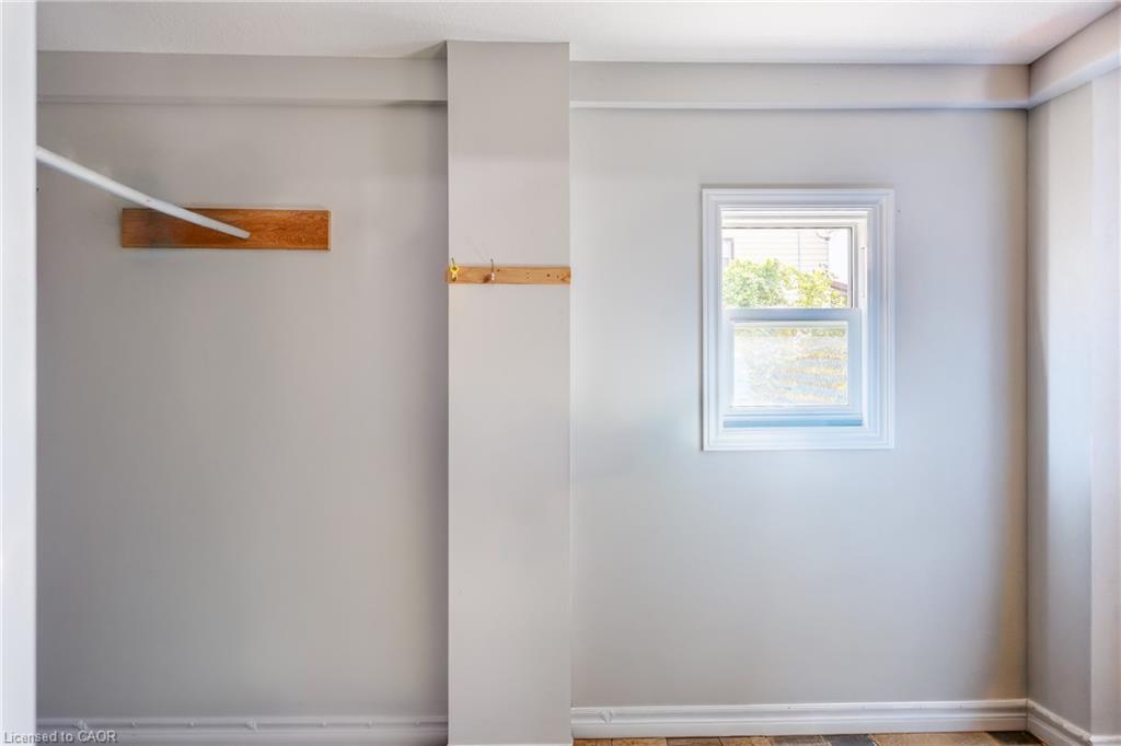 89 Talbot Street S Property Photo 23