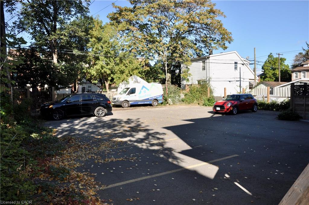 119 Ottawa Street N Property Photo 4
