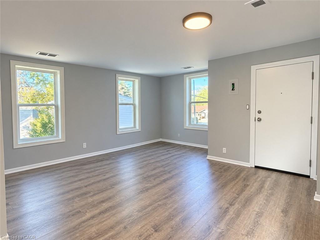 8-206-212 Queenston Road Property Photo 7