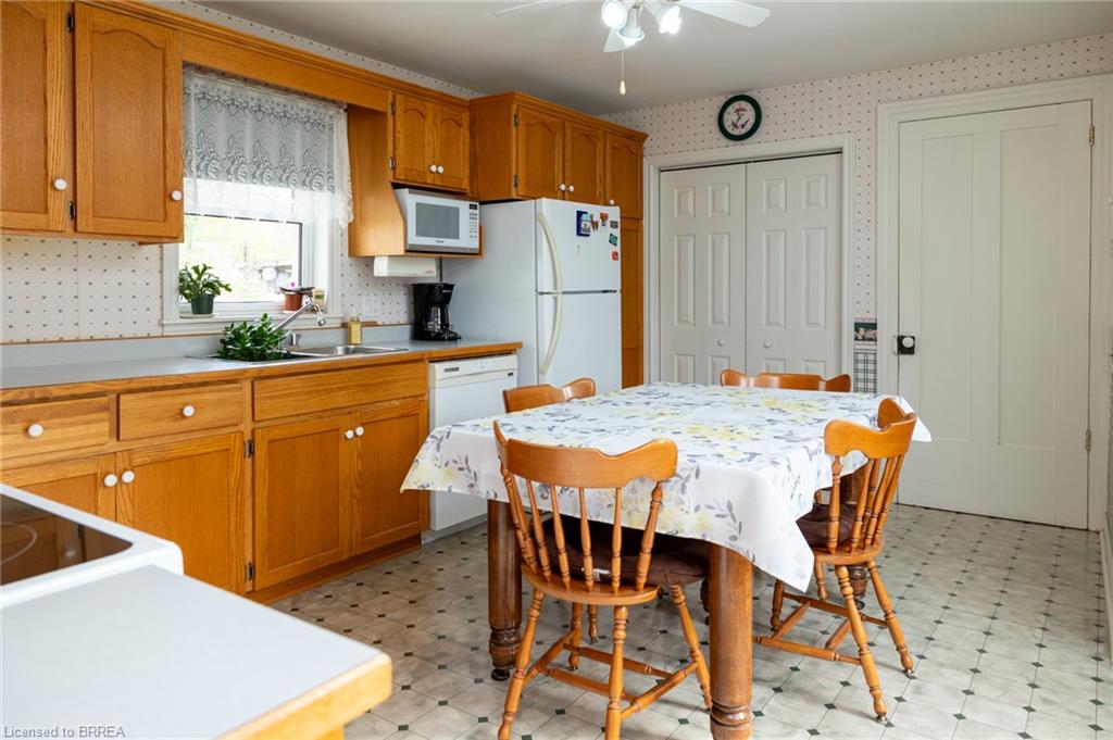 60 Simcoe Street Property Photo 11