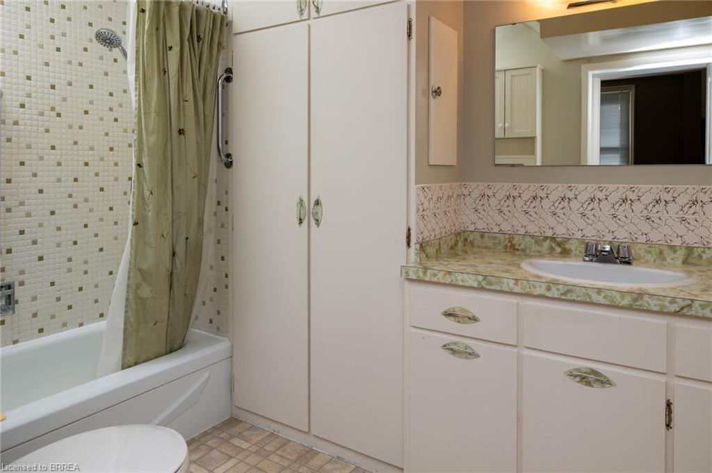 60 Simcoe Street Property Photo 23