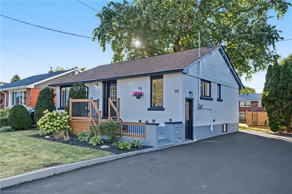 98 Wise Crescent Property Photo 1