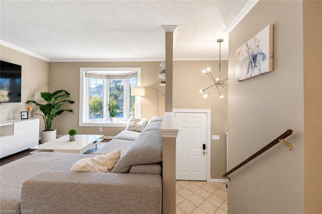 6 Sandra Crescent Property Photo 2