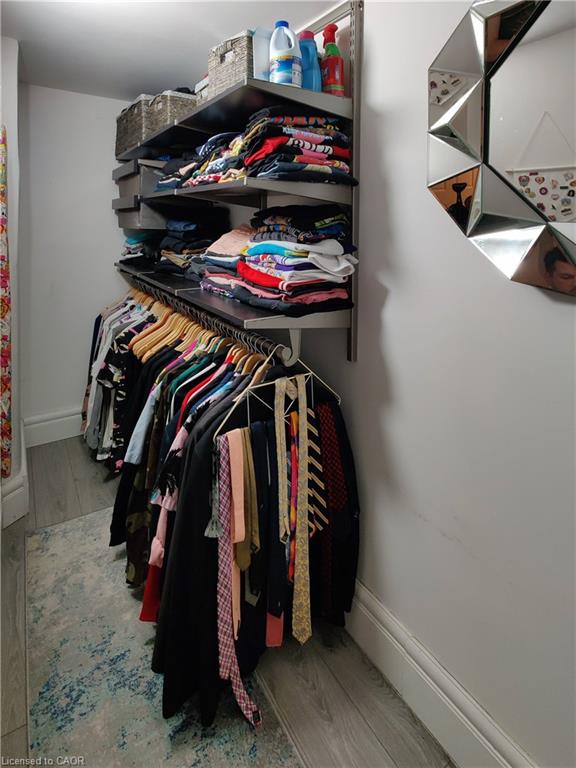 158 Hunter Street E Property Photo 21