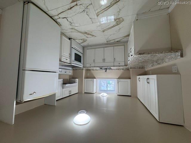 614 Fennell Avenue E Property Photo 1