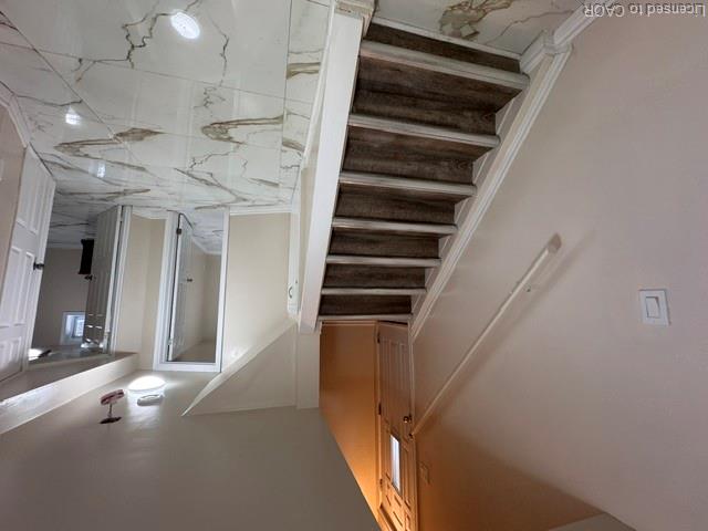 614 Fennell Avenue E Property Photo 11