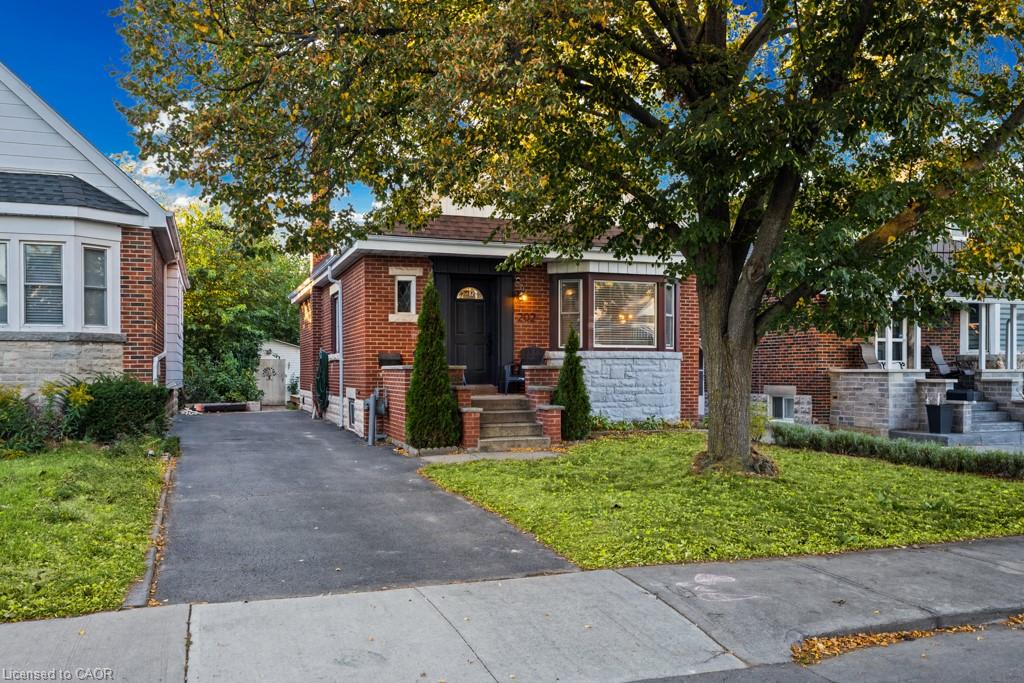 202 Huxley Avenue S Property Photo 3