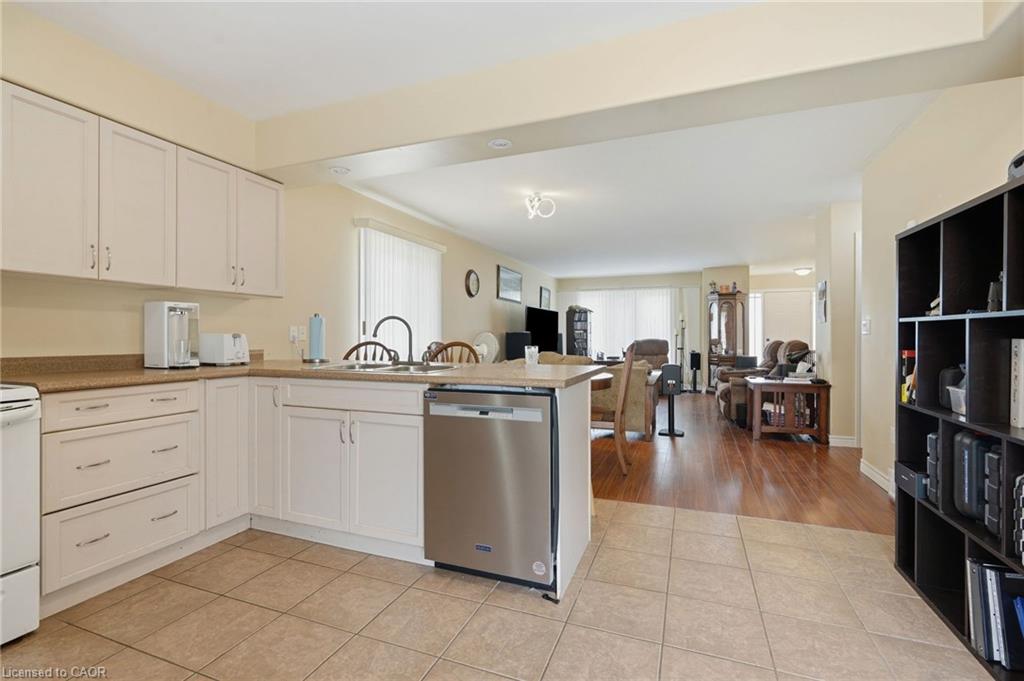 58 Saturn Road Property Photo 7