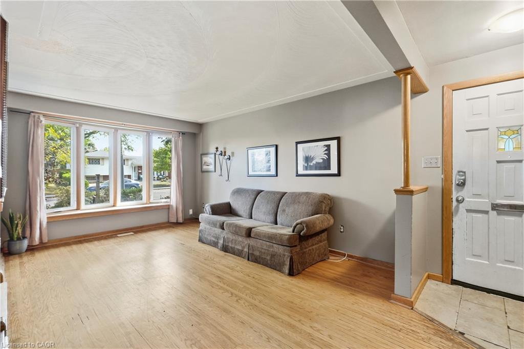 106 Victor Boulevard Property Photo 3