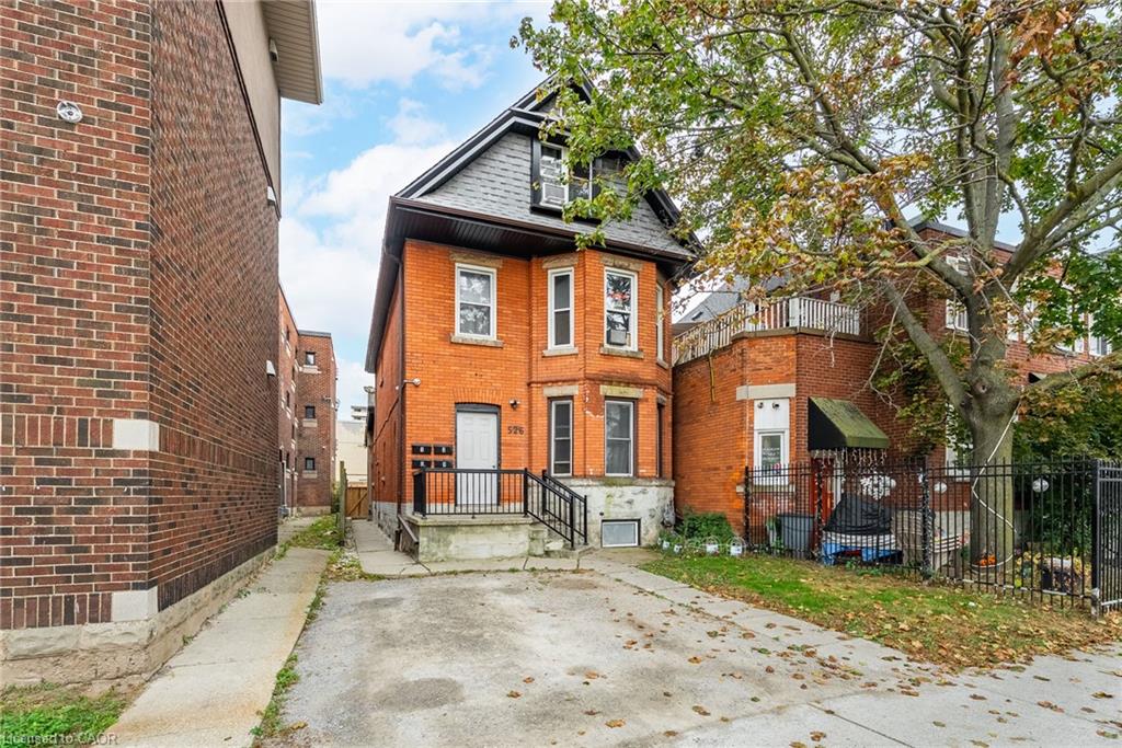 526 King Street E