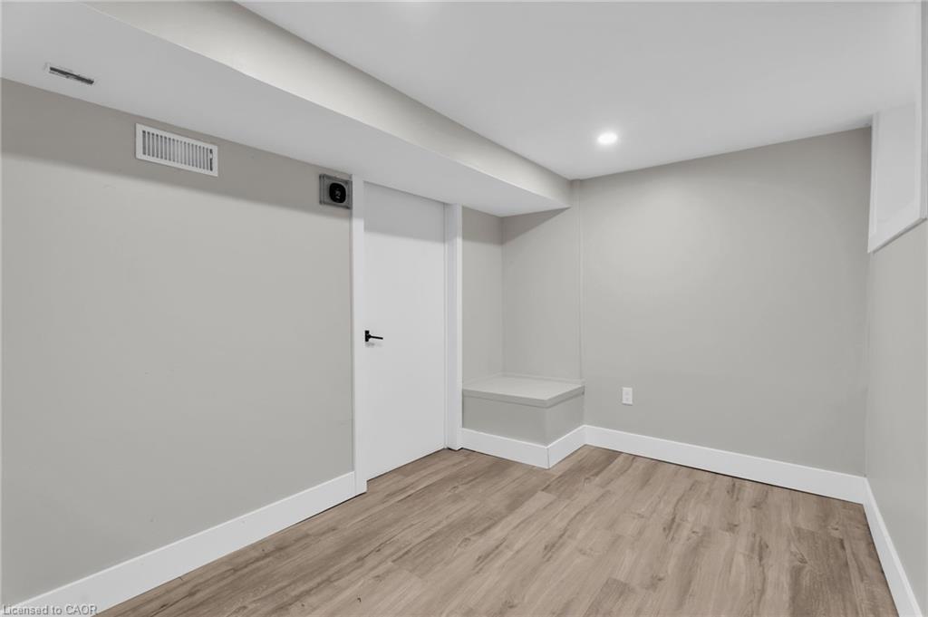 526 King Street E Property Photo 12
