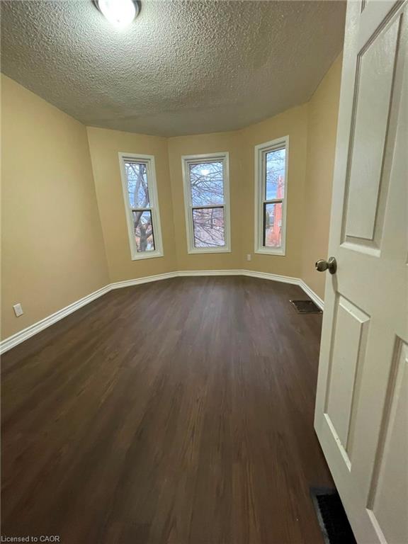526 King Street E Property Photo 20