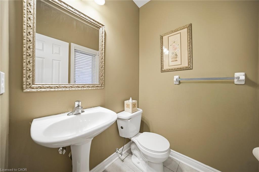 884 Stoutt Crescent Property Photo 36
