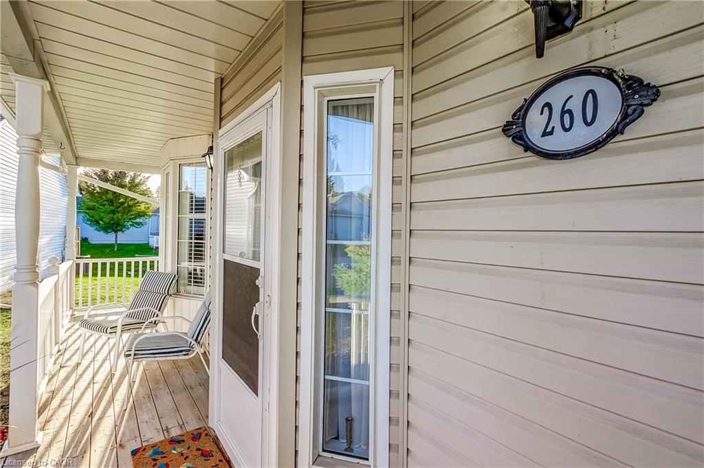 260 Silverbirch Boulevard Property Photo 3