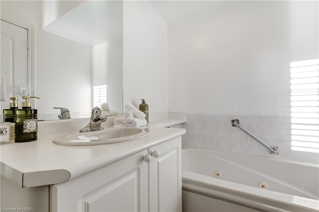 260 Silverbirch Boulevard Property Photo 10