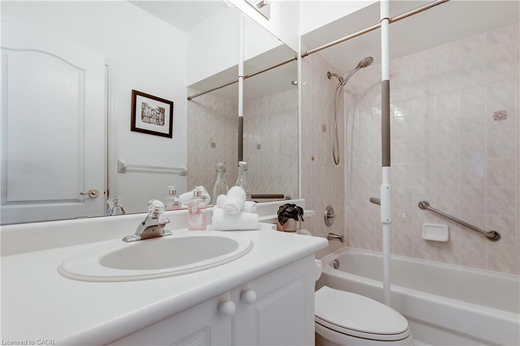 260 Silverbirch Boulevard Property Photo 14