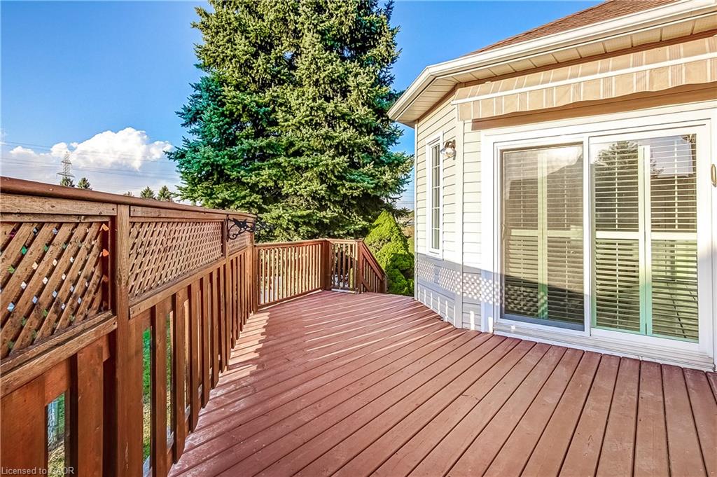 260 Silverbirch Boulevard Property Photo 30