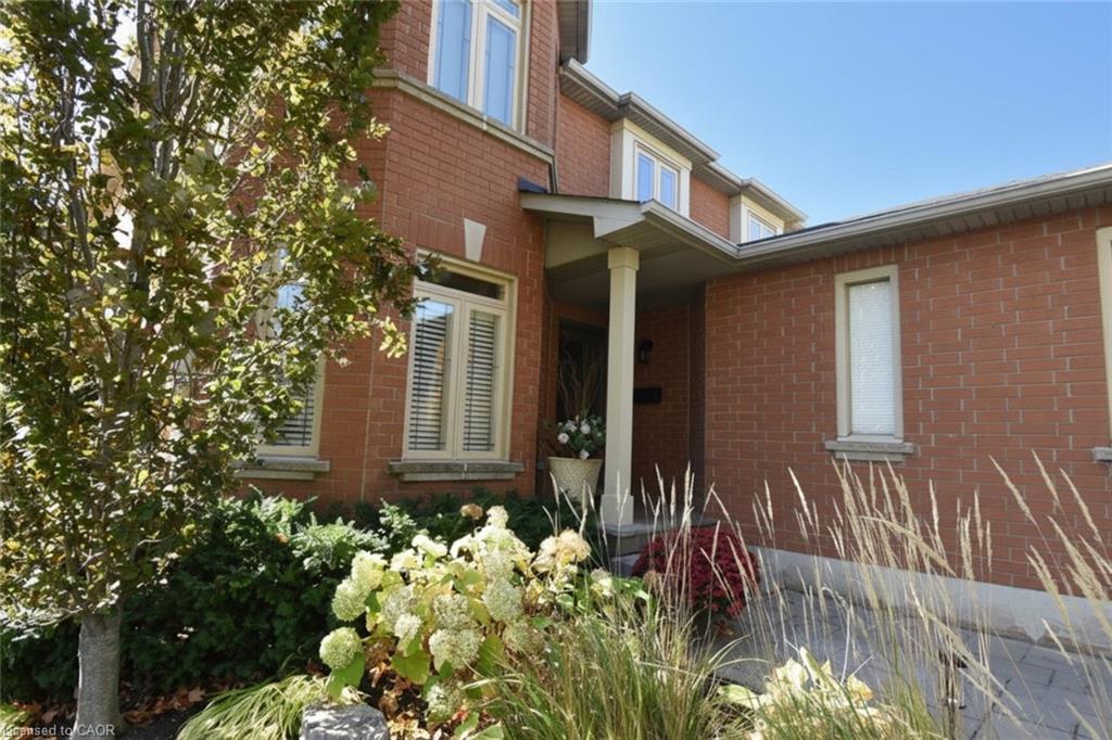 470 Amanda Crescent Property Photo 3