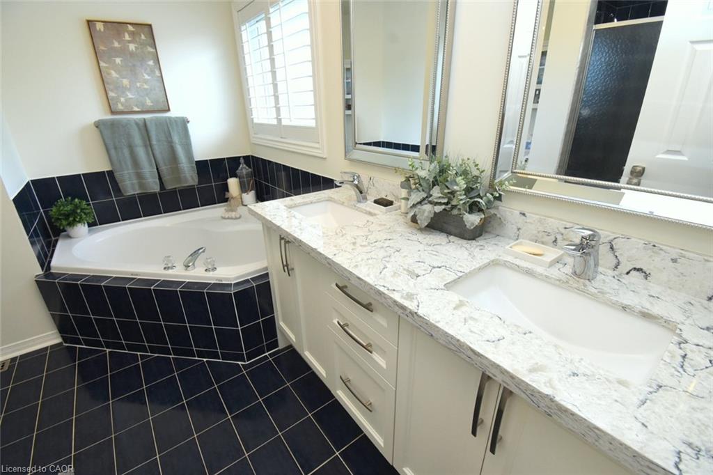 470 Amanda Crescent Property Photo 31
