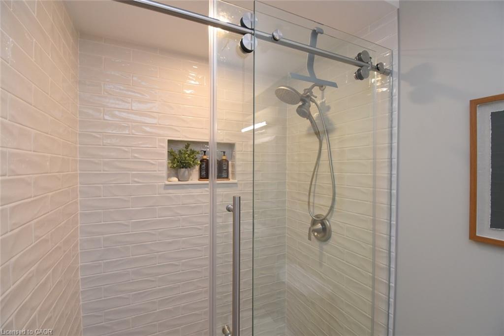 470 Amanda Crescent Property Photo 39