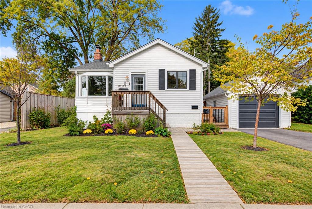 8 Peel Street N Property Photo 1