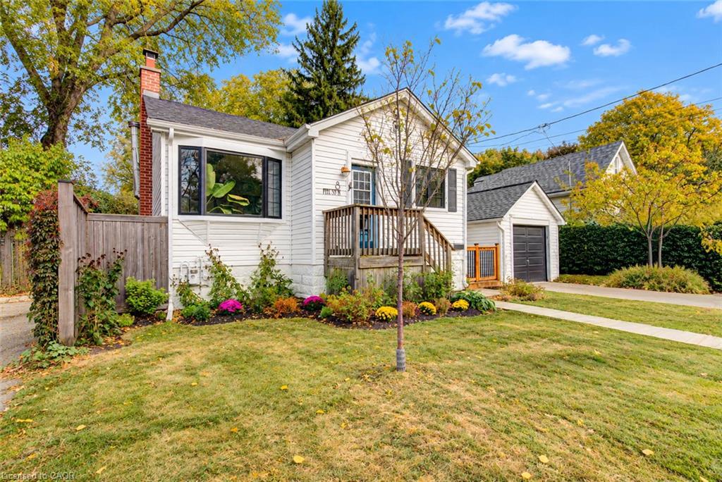 8 Peel Street N Property Photo 2
