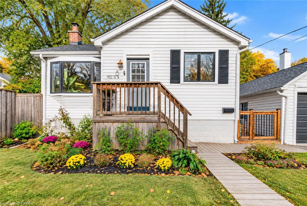 8 Peel Street N Property Photo 4