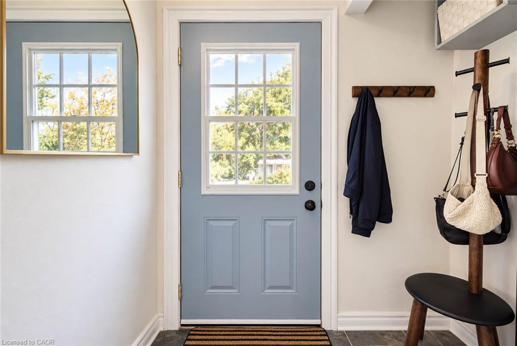 8 Peel Street N Property Photo 7