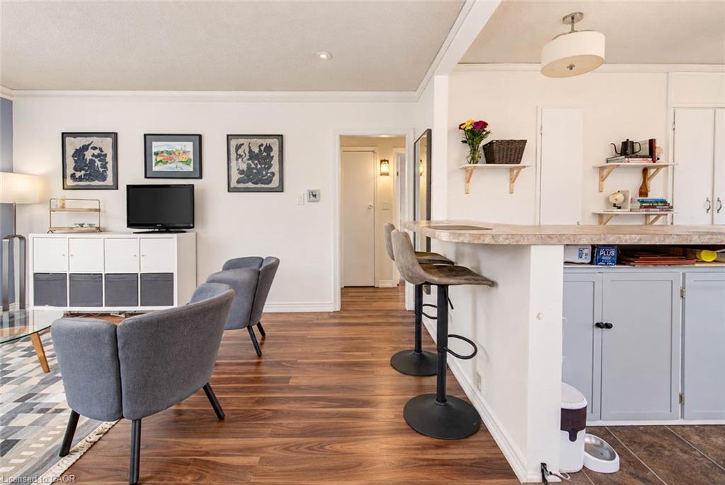 8 Peel Street N Property Photo 8