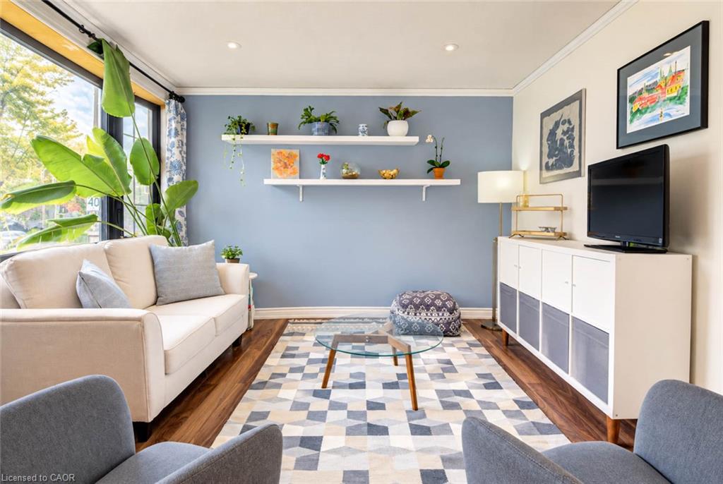 8 Peel Street N Property Photo 16