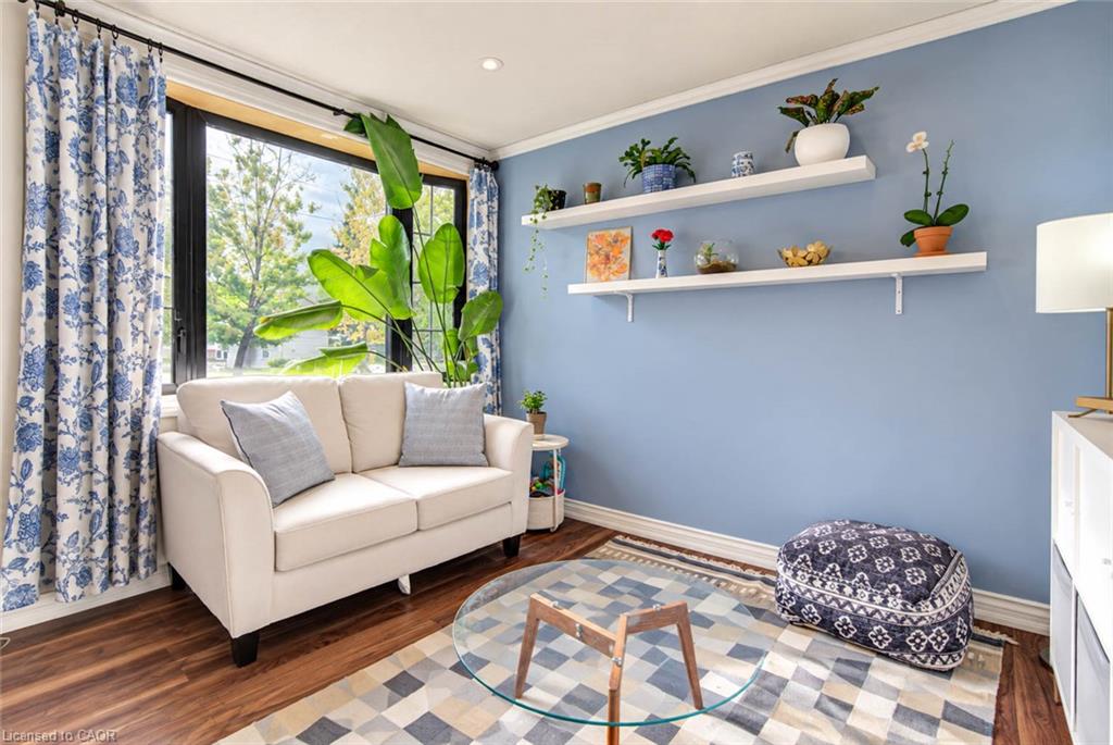 8 Peel Street N Property Photo 17