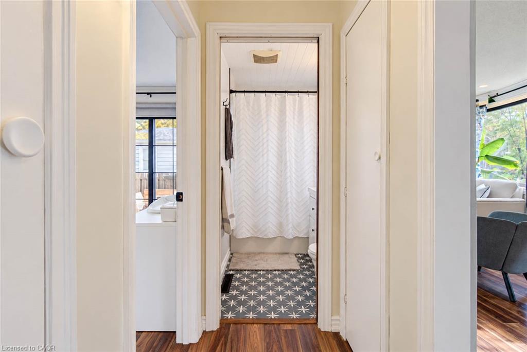 8 Peel Street N Property Photo 18