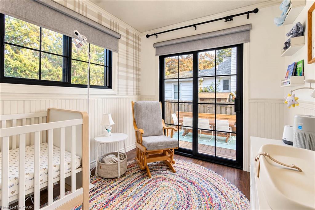 8 Peel Street N Property Photo 20