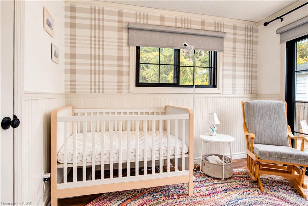 8 Peel Street N Property Photo 21