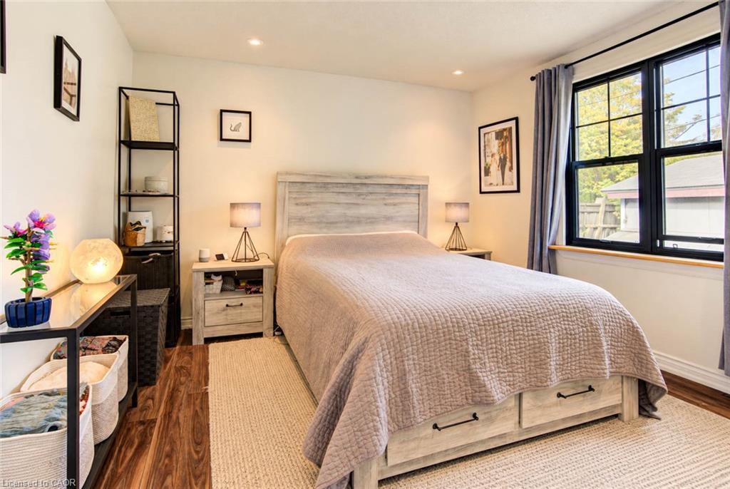 8 Peel Street N Property Photo 22