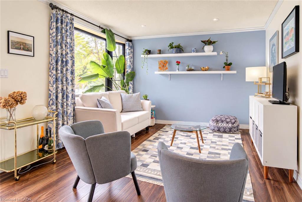 8 Peel Street N Property Photo 25