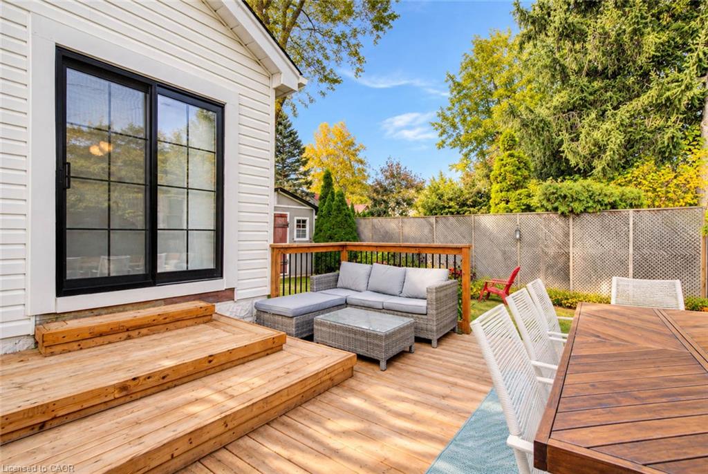 8 Peel Street N Property Photo 39