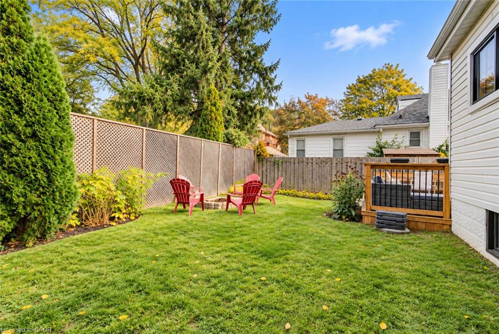 8 Peel Street N Property Photo 41