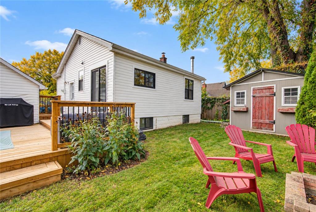 8 Peel Street N Property Photo 43