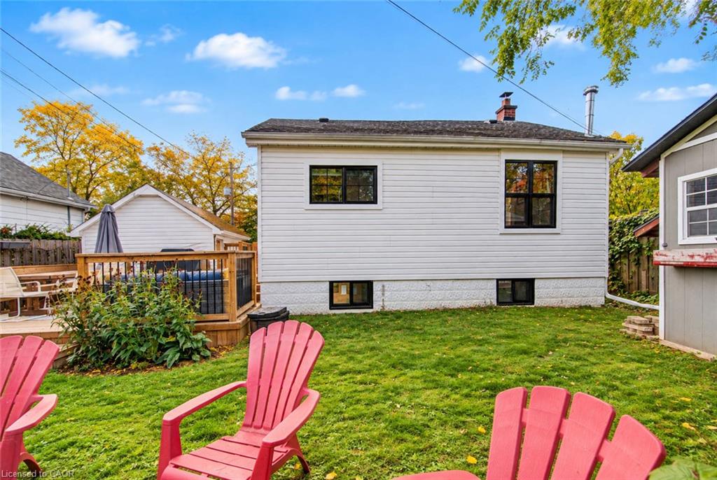 8 Peel Street N Property Photo 44