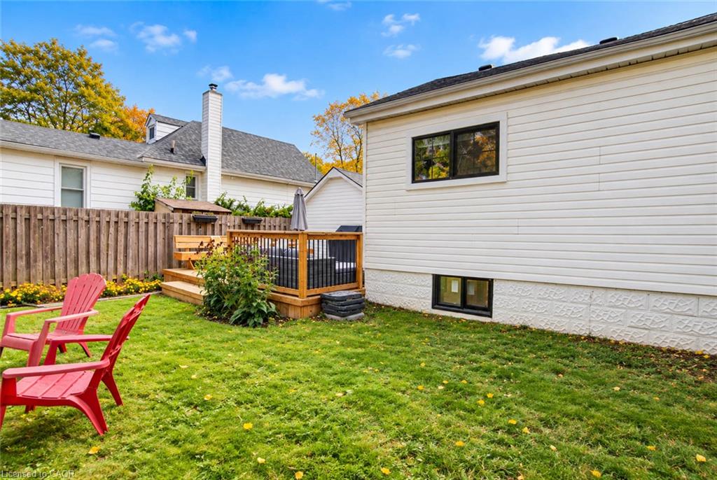 8 Peel Street N Property Photo 45
