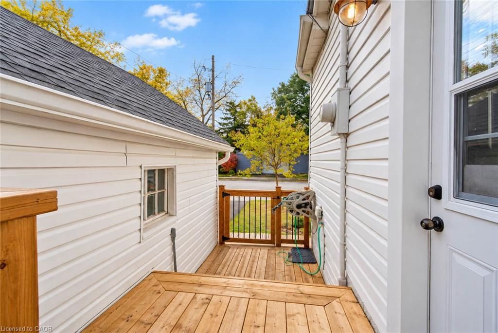 8 Peel Street N Property Photo 46