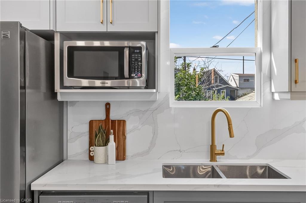 215 Paling Avenue Property Photo 16