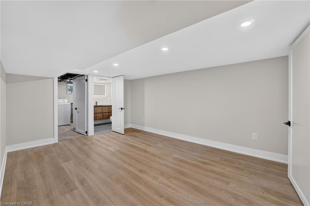 215 Paling Avenue Property Photo 35